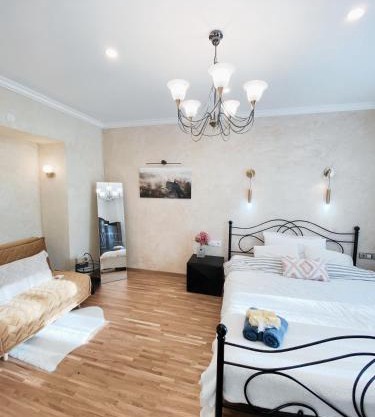 Romantic Old Town Hideaway