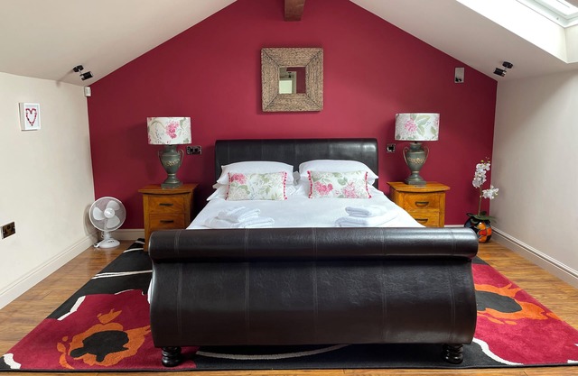 Romantic Rural Getaway for Two - spacious, luxury one-bedroomed cottage