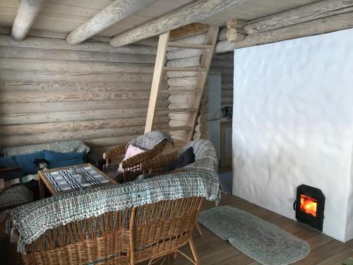 Romantic stay at loghouse VäikeTeeMaja