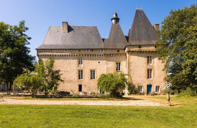 Romantic stay in a medieval castle with pool