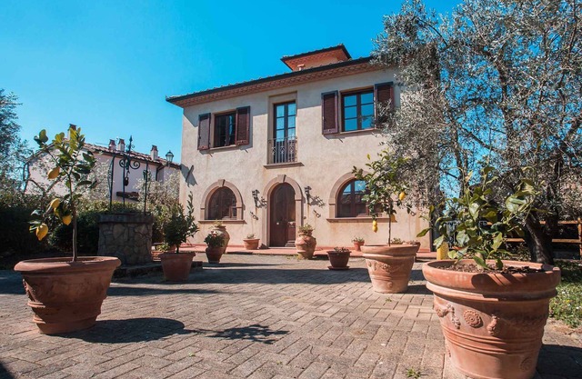 Romantic Tuscan villa with comfort, 3 double rooms, air conditioning, wifi, pool, sea, flush