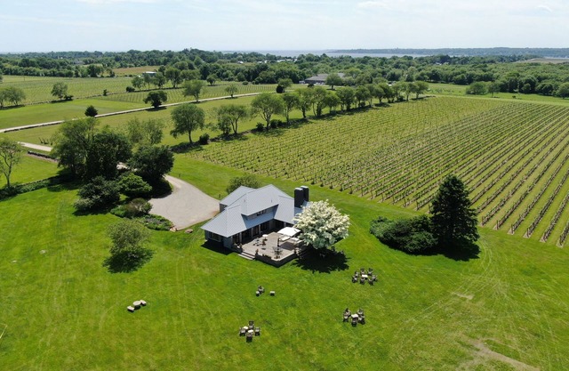 Romantic Vineyard Retreat