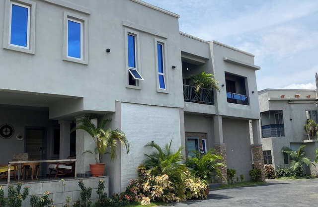 Romeo Court