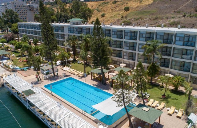 Ron Beach Hotel