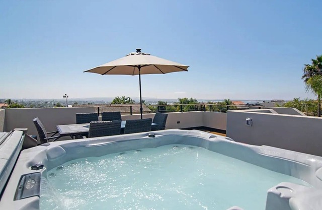 Rooftop Hot Tub with Ocean Views, New House!