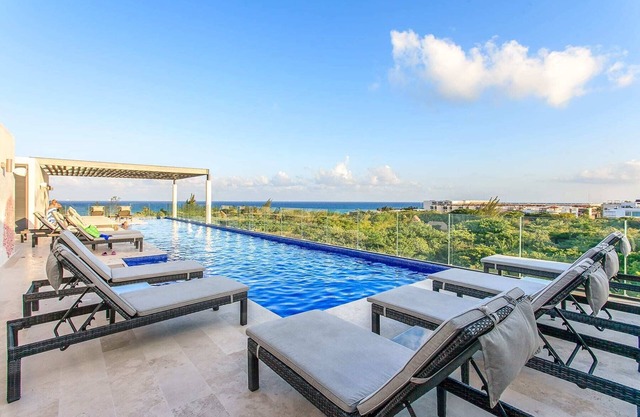 Rooftop Pool Oasis Steps to Beach, Jungle Views