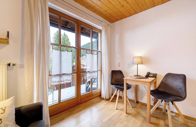 Room '13' with Mountain View, Shared Terrace and Wi-Fi