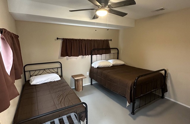 Room #2 sleeps 3, located just 20 mins from the heart of downtown Waxahachie.