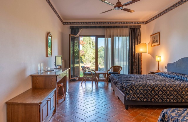 Room '75 H Fattoria Degli Usignoli Doppia' with Shared Pool, Wi-Fi and Air Conditioning