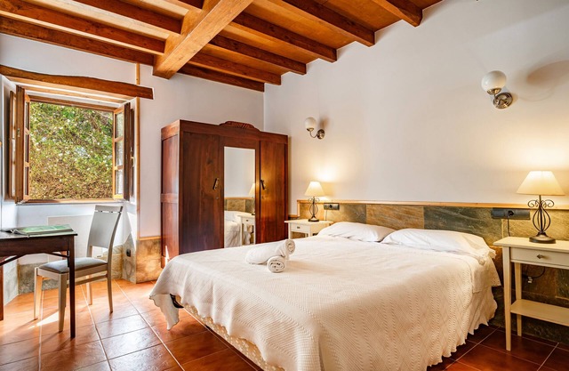 Room A Aira Vella in Mondoñedo with shared garden and Wi-Fi