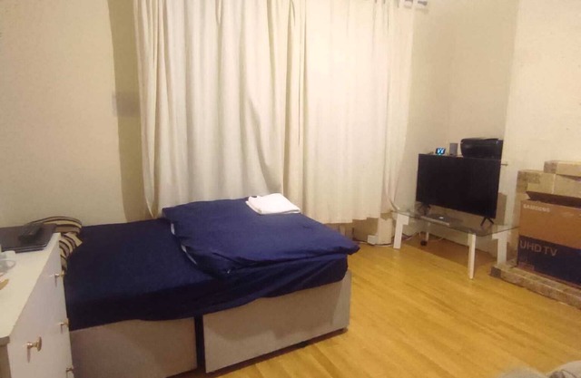Room Available in shared house 5 minute walk from town