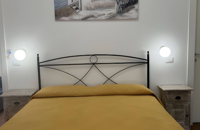 Room 'Camera Gialla Vista Mare E Monti' with Sea View, Wi-Fi and Air Conditioning