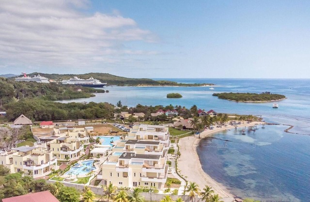 Room for 4 people with private beach access in Villas Las Palmas