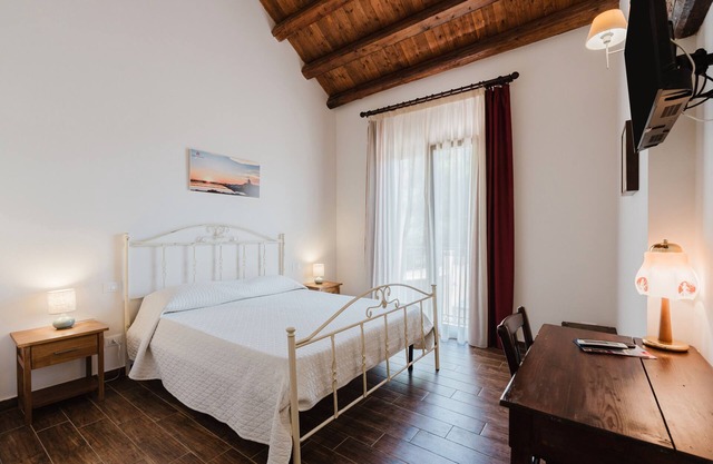 Room 'Giara' with Mountain View, Wi-Fi, and Air Conditioning