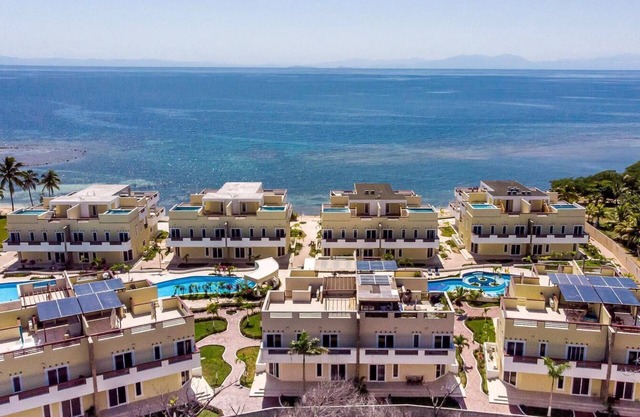 Room in a tourist complex with access to private beach.