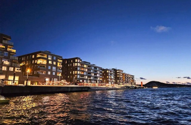 Room in Apartment - Waterfront Suite Super Kingbed With Terrace And TV