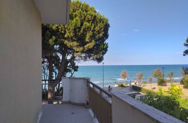 Room in B&B - Quadruple Room Just Steps From the sea - Ideal for a Relaxing Vacation