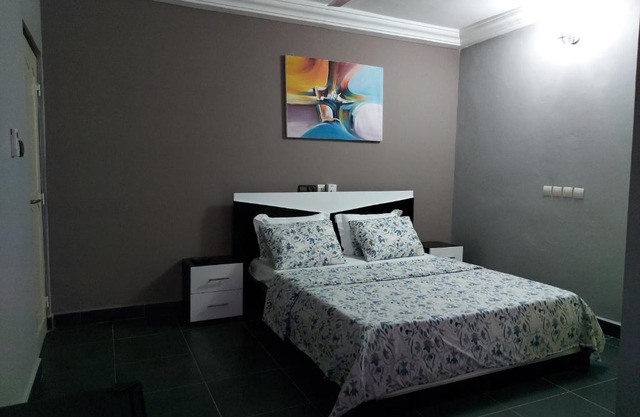 Room in Guest room - Royal Blue Guest House Bar