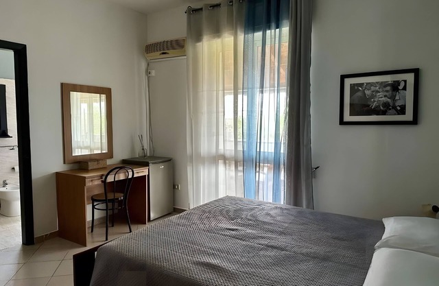 Room 'Iris 4' with Private Terrace, Wi-Fi and Air Conditioning