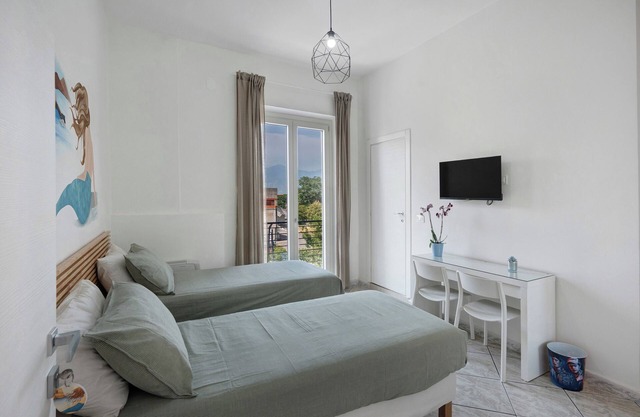 Room 'Napoli' with Shared Terrace, Wi-Fi and Air Conditioning