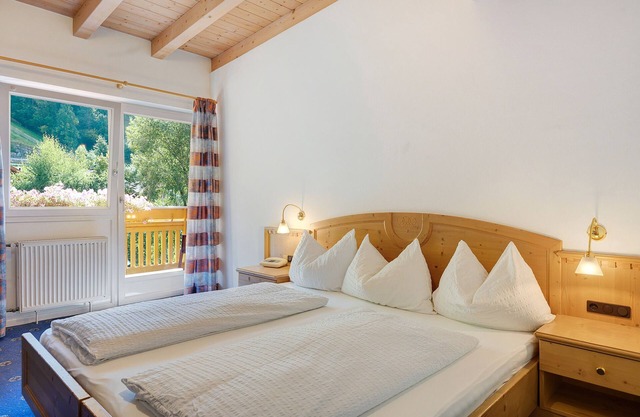 Room 'Olympia Zimmer 204' with Mountain View, Shared Garden and Wi-Fi