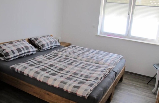 Room 'Ruhiges Zimmer 2' with Shared Terrace, Wi-Fi and Air Conditioning