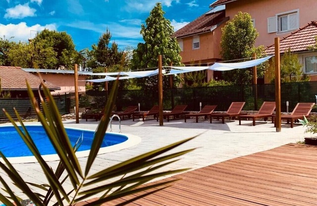 Room Sanja 7 with shared pool