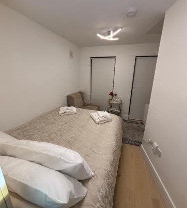 Room to rent in modern house,Central location
