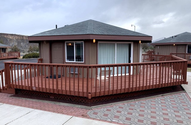 Room with TWO Double-sized Beds, Pets OK with Additional Fee