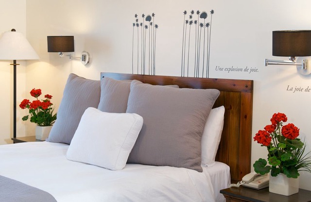 Rooms at Auberge du Lac Taureau - Standard Room 1 Bed