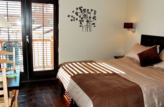 Rooms at Auberge du Lac Taureau - Signature Room 1 Bed
