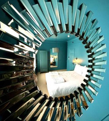 ROOMS AT THE QUAYSIDE - stylish en-suite rooms on Poole Quay all fully refurbed