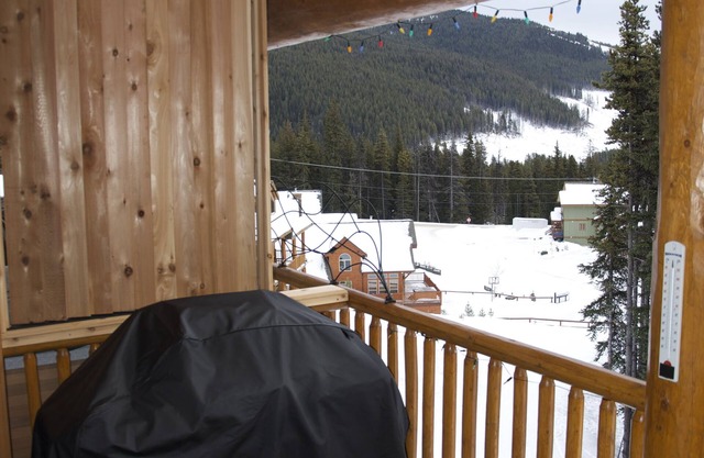 Roomy Apex Mountain Ski in/Ski Out Vacation Rental