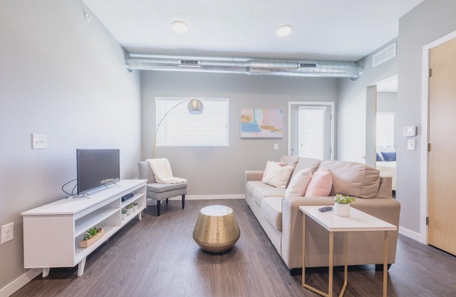 "Rosa" 2BD/2BA Downtown "Market District" Apt!