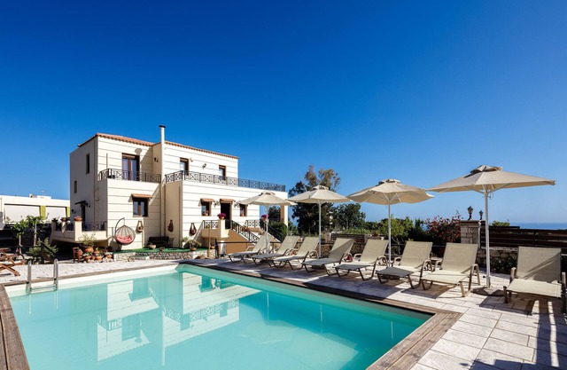 Rosemary Villa, 45m2 pool, large terrace, walking distance to shops
