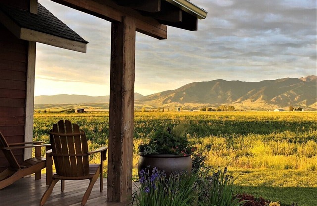 Ross Creek Cabin #3 Spectacular Mountain Views