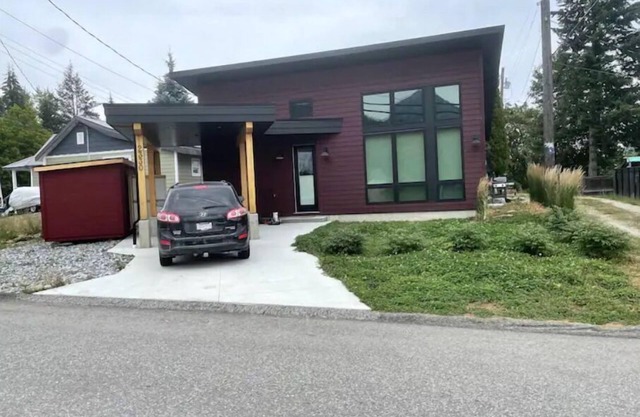 Rossland Mountain View - New 2-bedroom Home