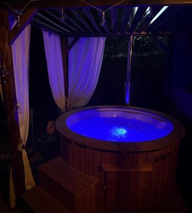 Roulotte nature et bain nordique privé à deux