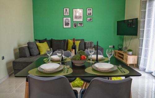 Roumvini's Apartment