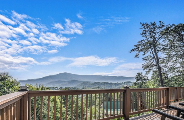 Roundtop Mtn Ridge: Free Attraction Tickets, Jetted Bathtub, Pool Table & Mountain Views