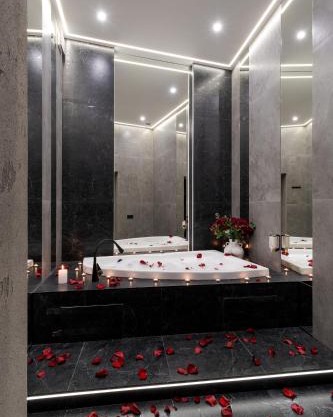 Royal jacuzzi apartment on Kostyushka 16