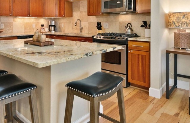 Royal Perch | Chic Old Town Loft w/King Suite