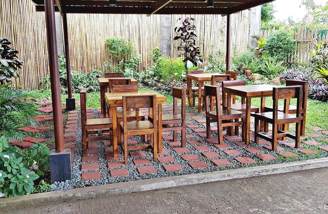 Royal Thee Bed & Breakfast