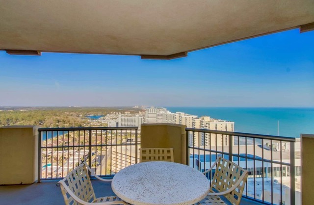 Royale Palms 2103 Renovated Oceanview w/Pool/Beach
