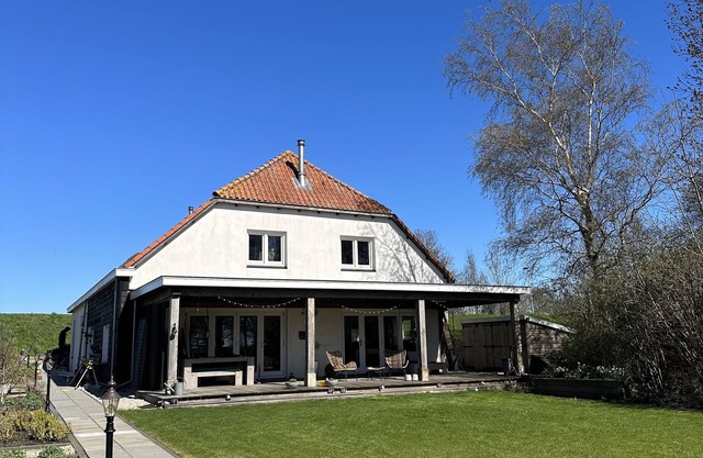 Ruime Boerderij in Prachtige Natuur Naast Werk aan het Spoel aan de Lek