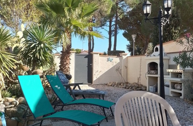 * RUNNING AND WALKING BEACH * enclosed garden * CLIM * WIFFI * PARKING *