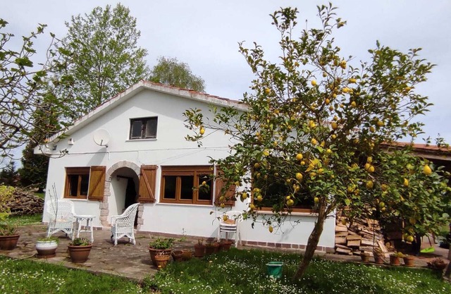 Rural house San Vicente de la Barquera Natural Park. Large farm ideal for pets!
