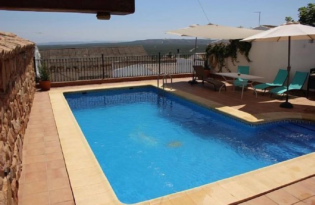 Rural accommodation La Casa de Baños for 12 people