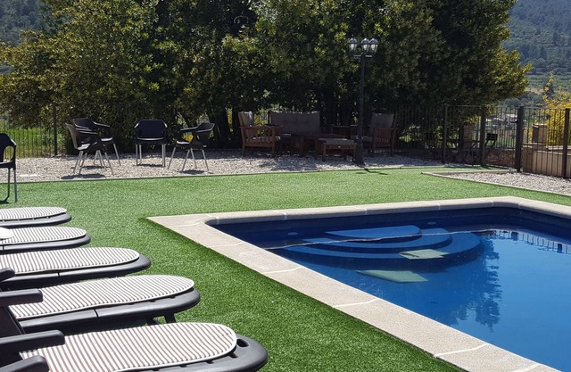 Rural house 3 with pool and garden with barbecues