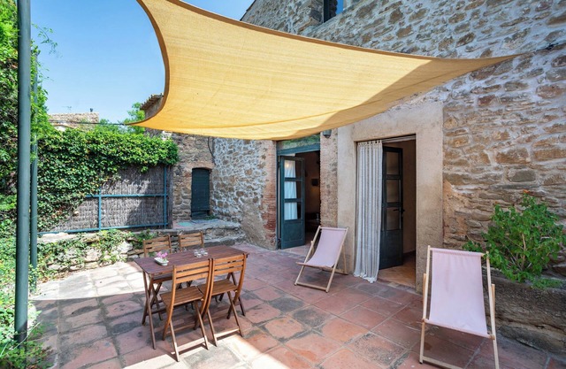 Rural house for getaway with pool and fireplace
